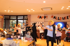 盆踊りにも見えるパンプキンダンス♬