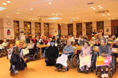 楽しいのに写真撮影になると真面目なご利用者