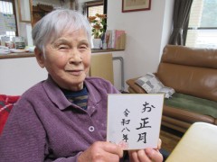 筆を置いたあとのやさしい笑顔が印象的！