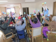 風船より先に腕が悲鳴をあげそう！