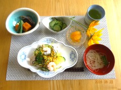 器選びにもこだわった華やかなお料理が完成です