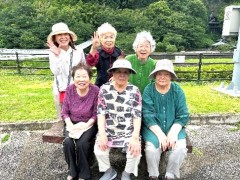 皆でハイポーズ！笑顔がとっても素敵ですよ！
